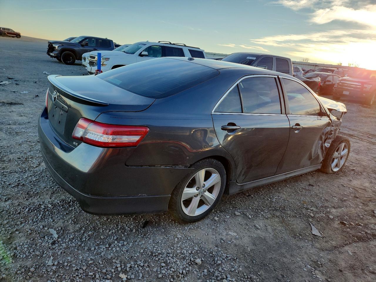 2010 TOYOTA CAMRY BASE photo 3