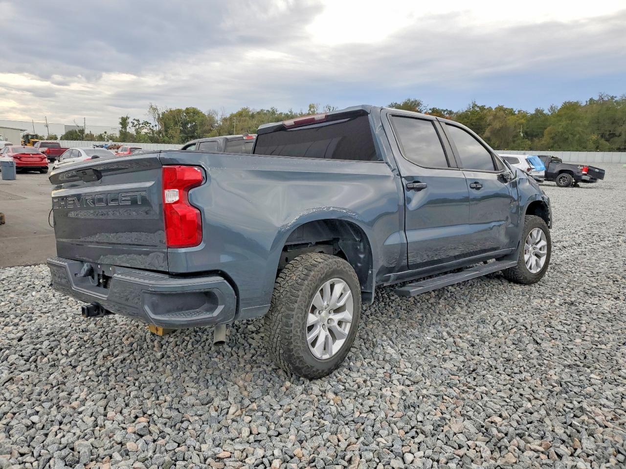 2021 CHEVROLET SILVERADO C1500 CUSTOM photo 3