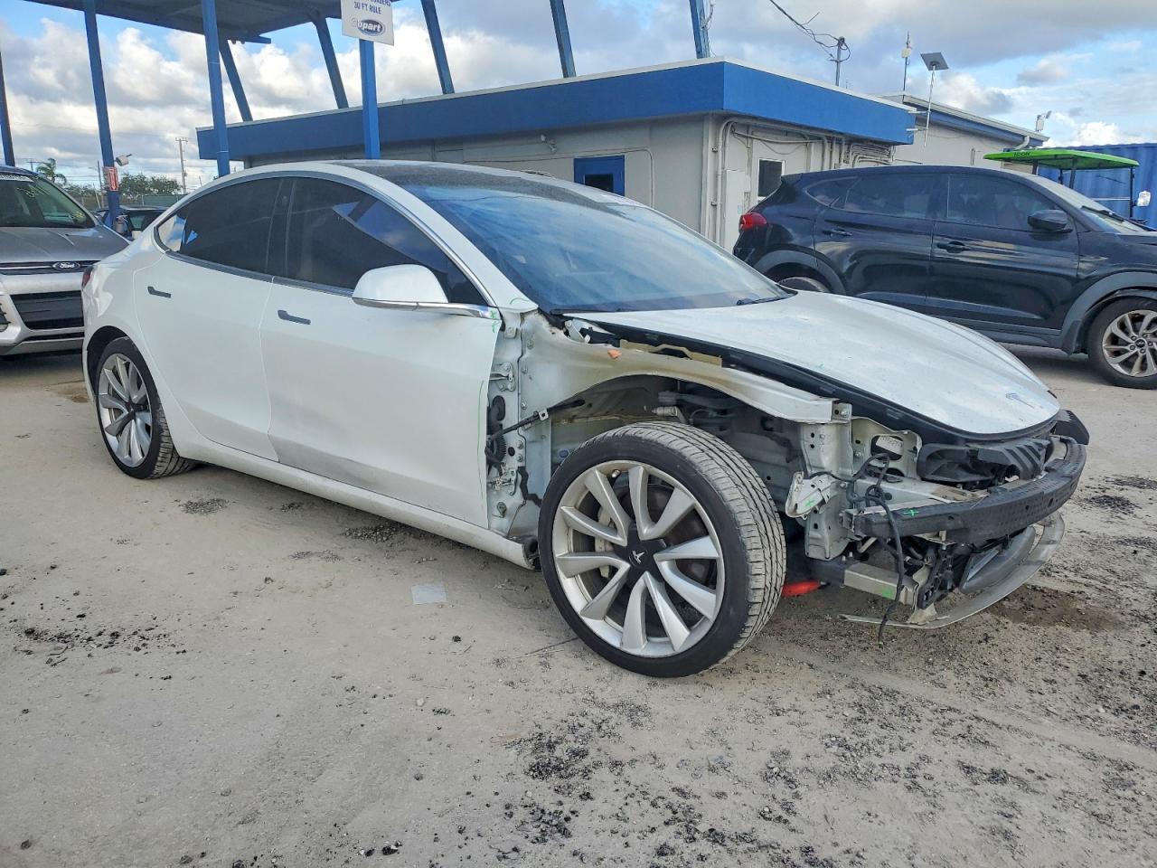 2019 TESLA MODEL 3 photo 4