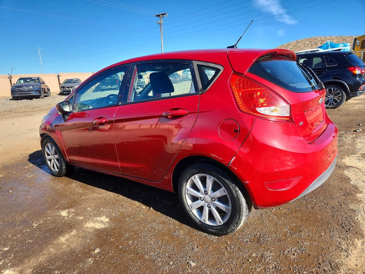 2011 FORD FIESTA SE photo 2