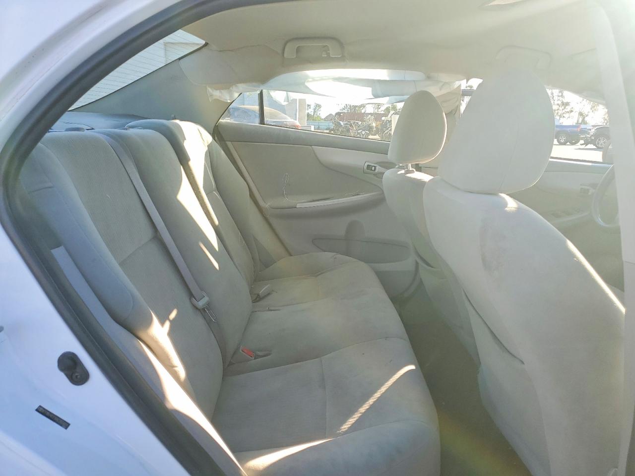 2010 TOYOTA COROLLA LE photo 10