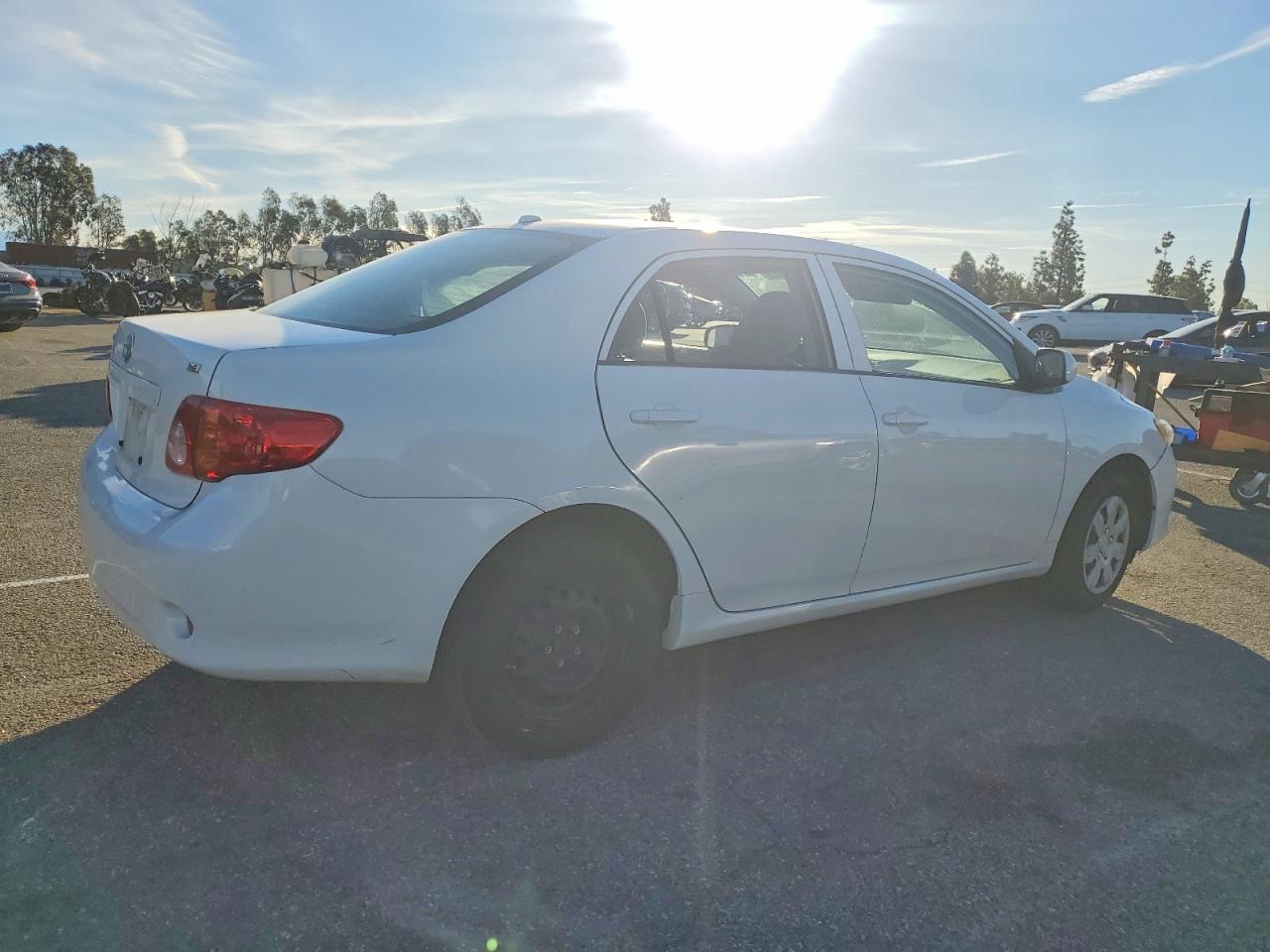 2010 TOYOTA COROLLA LE photo 3