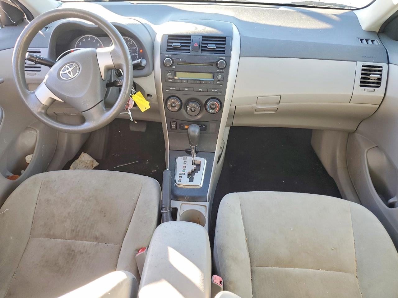 2010 TOYOTA COROLLA LE photo 8