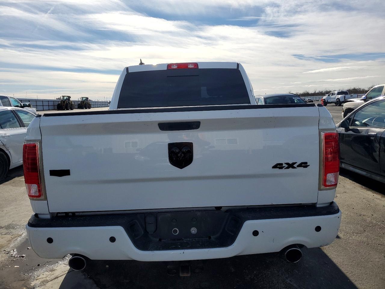 2017 RAM 1500 LARAMIE photo 6