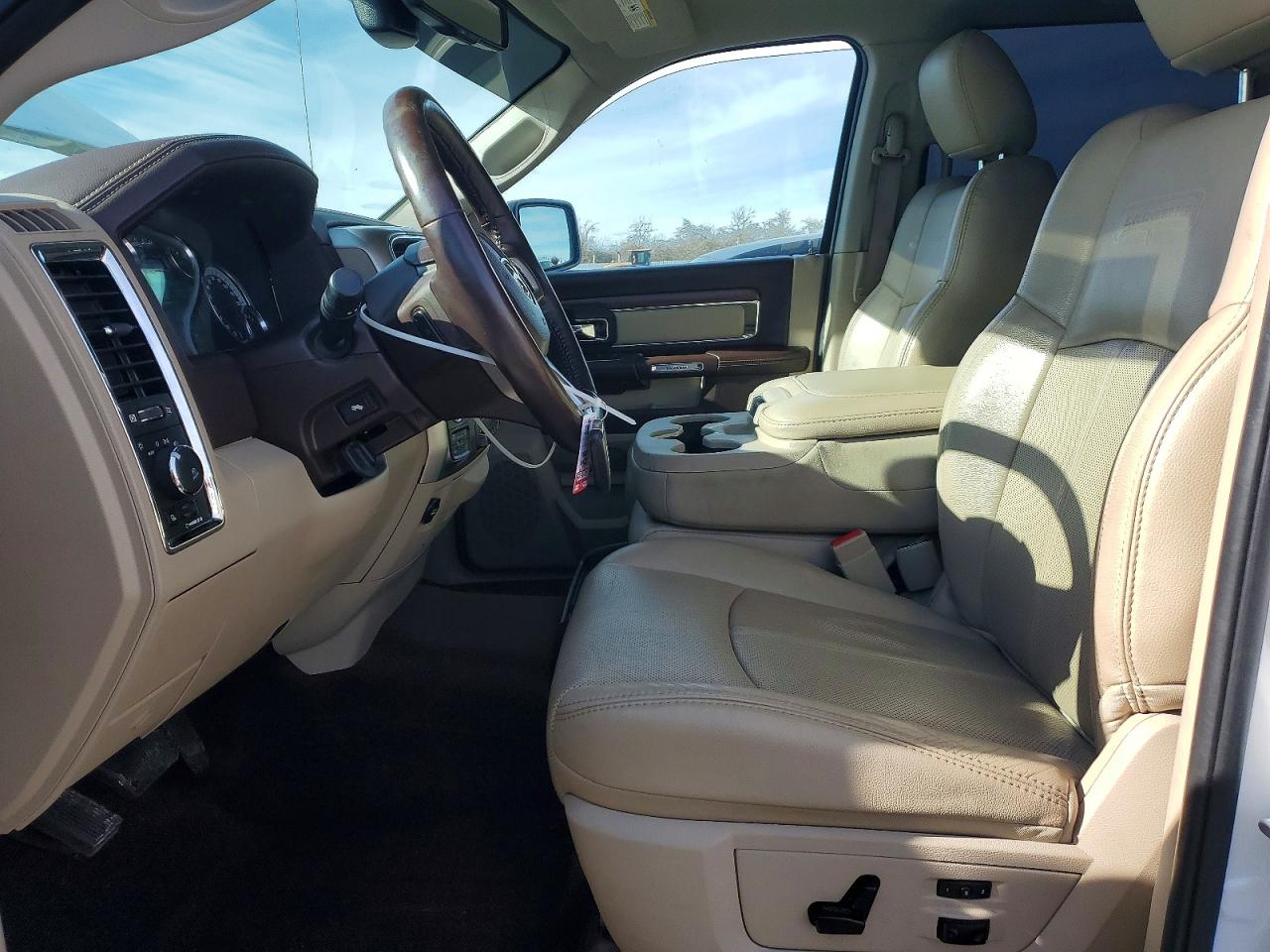 2017 RAM 1500 LARAMIE photo 7