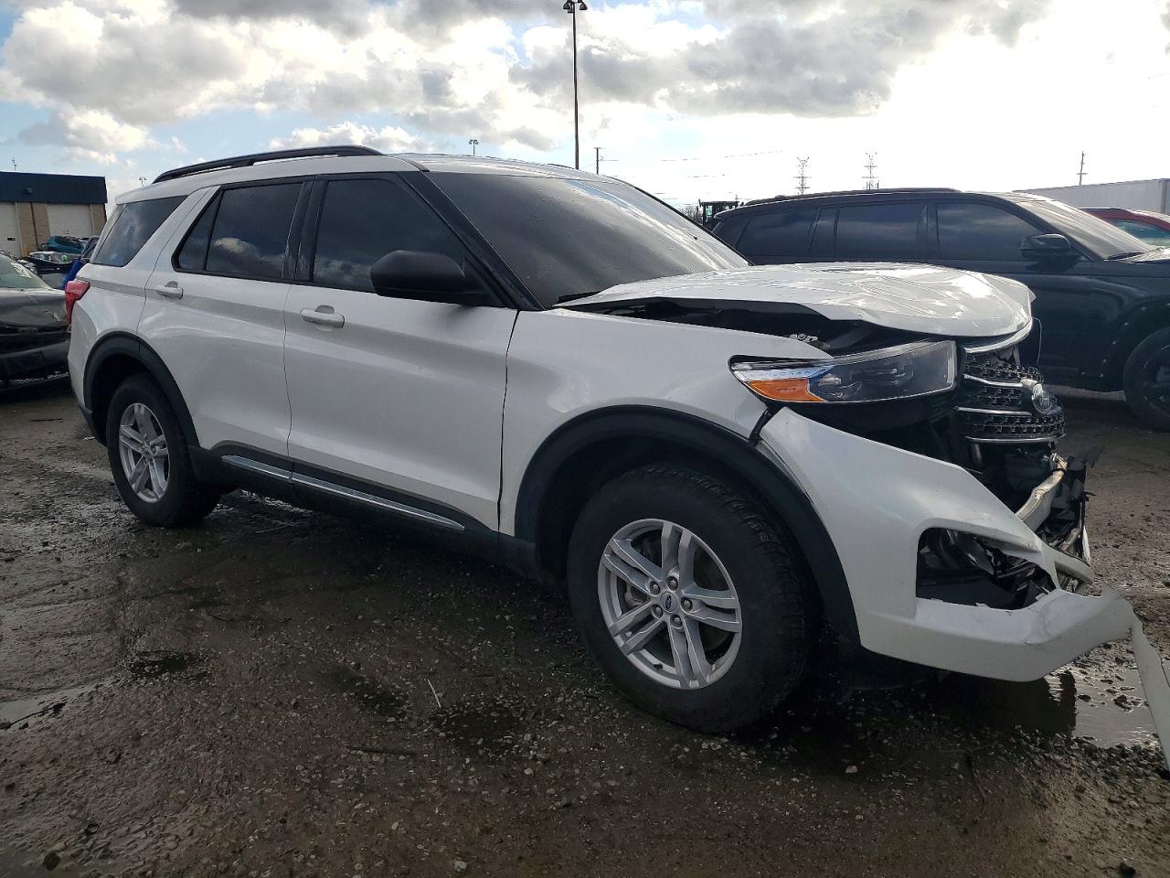 2023 FORD EXPLORER XLT photo 4