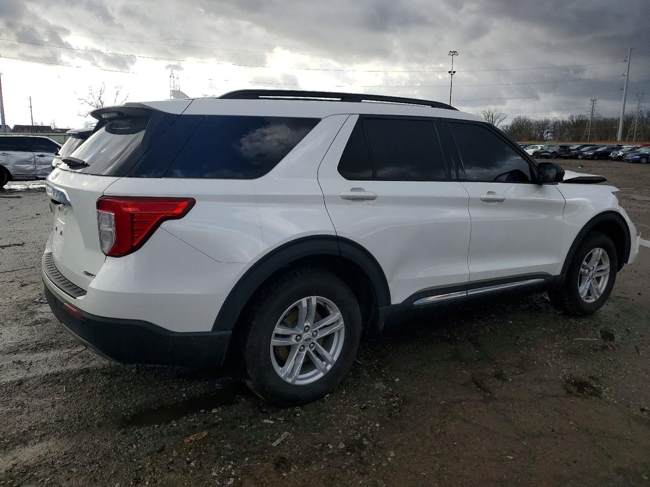 2023 FORD EXPLORER XLT photo 3