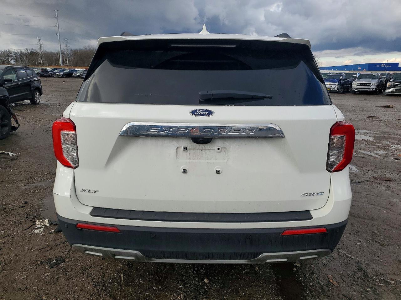 2023 FORD EXPLORER XLT photo 6