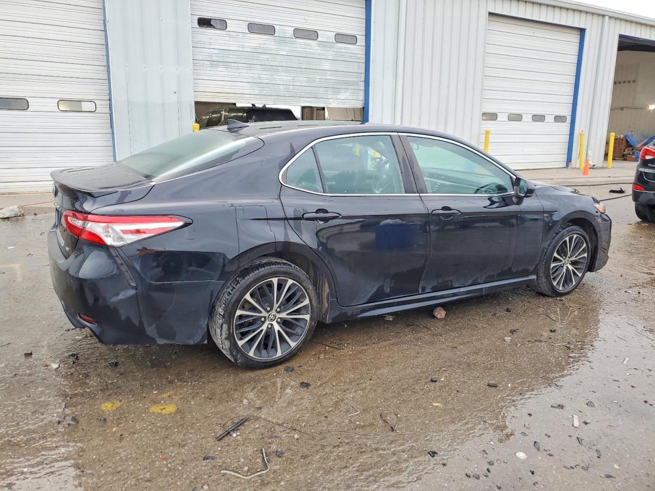 2020 TOYOTA CAMRY SE photo 3