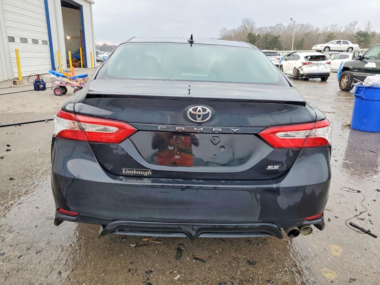 2020 TOYOTA CAMRY SE photo 6