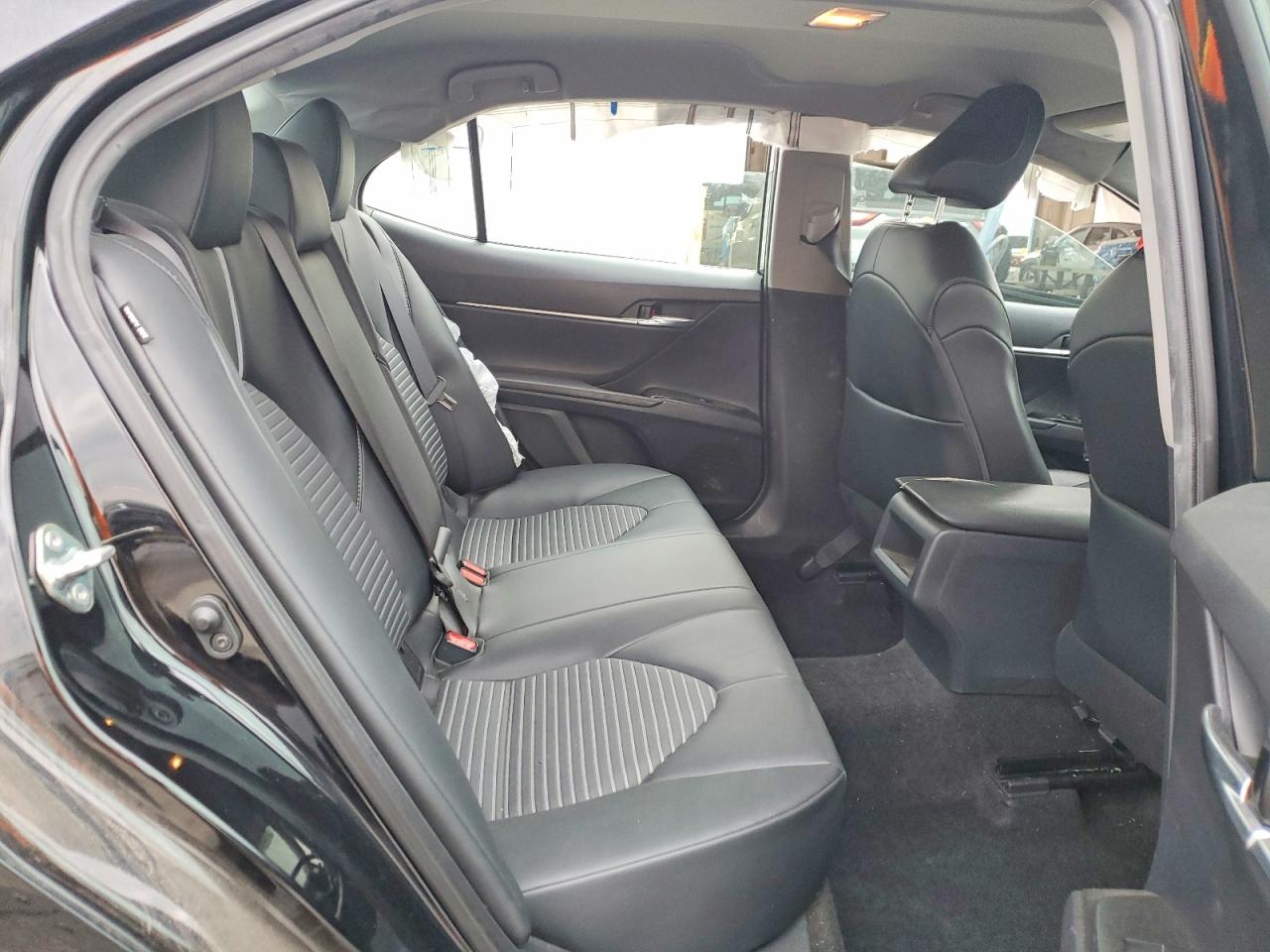 2020 TOYOTA CAMRY SE photo 10