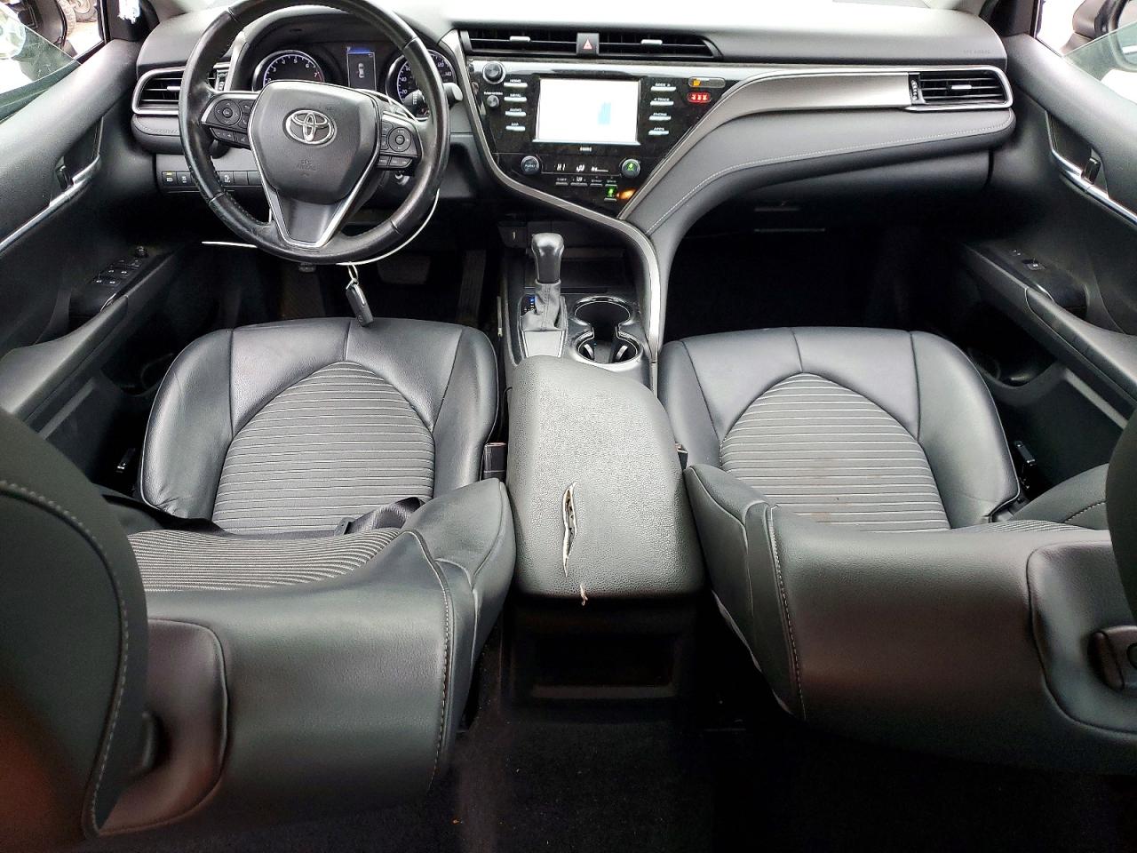 2020 TOYOTA CAMRY SE photo 8