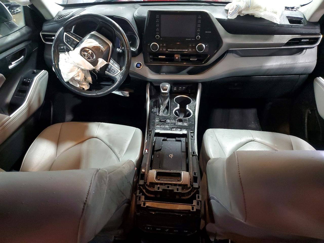 2022 TOYOTA HIGHLANDER XLE photo 8
