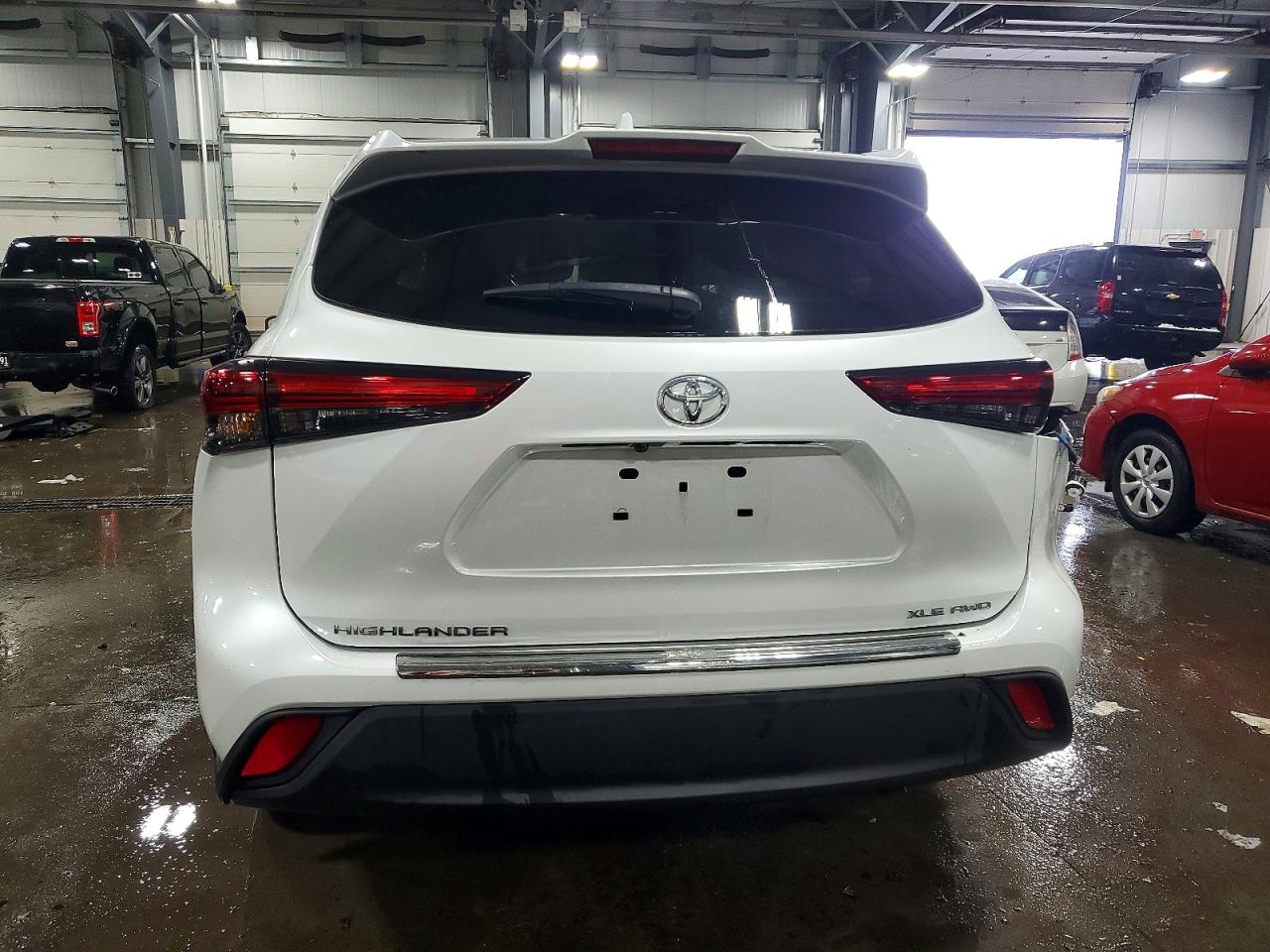2022 TOYOTA HIGHLANDER XLE photo 6