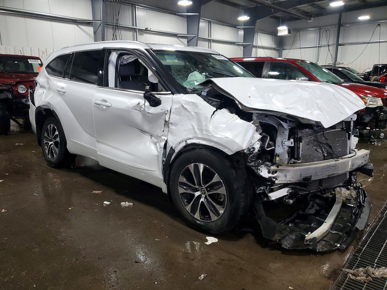 2022 TOYOTA HIGHLANDER XLE photo 4