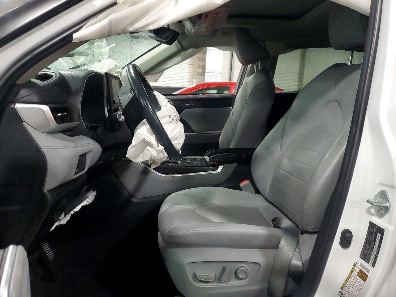 2022 TOYOTA HIGHLANDER XLE photo 7