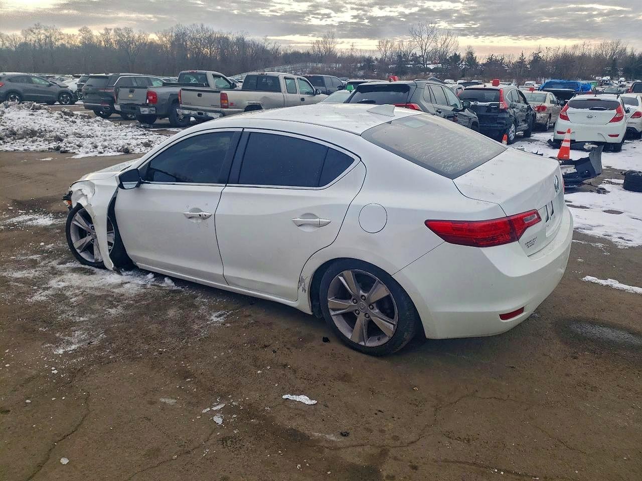 2014 ACURA ILX 20 TECH photo 2
