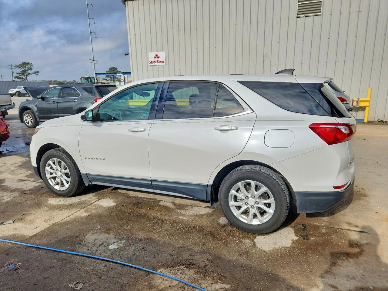 2018 CHEVROLET EQUINOX LT photo 2