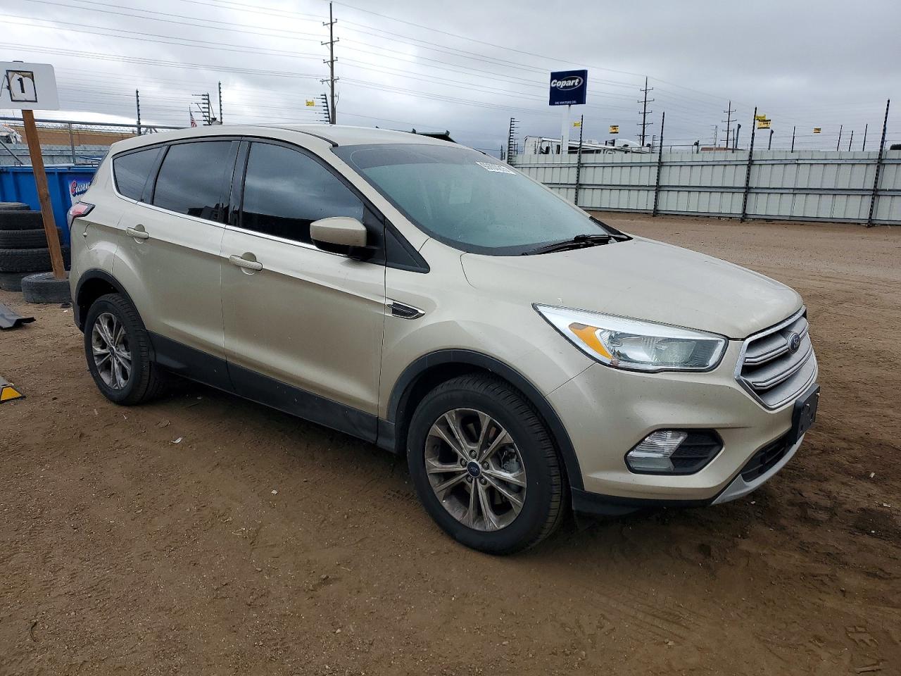 2017 FORD ESCAPE SE photo 4