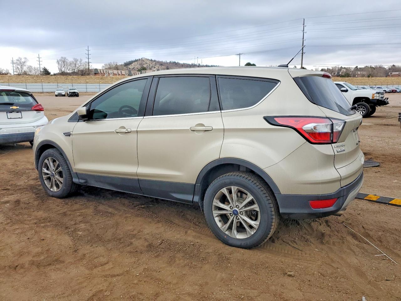 2017 FORD ESCAPE SE photo 2