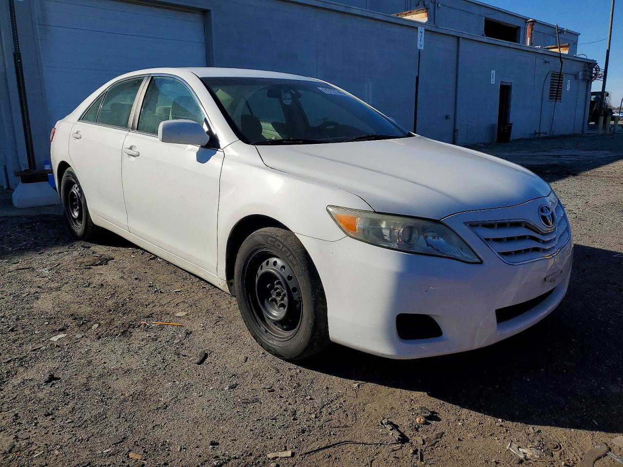 2011 TOYOTA CAMRY BASE photo 4
