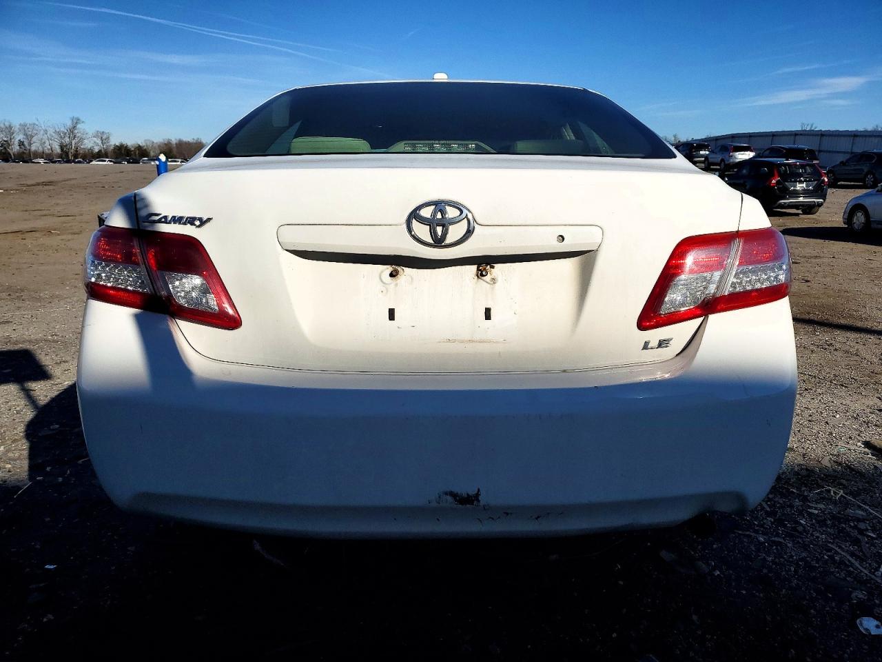 2011 TOYOTA CAMRY BASE photo 6