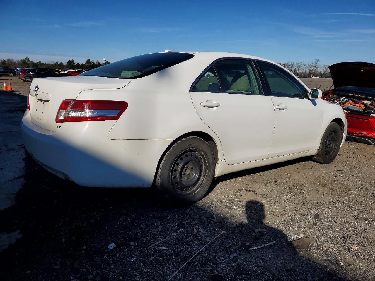 2011 TOYOTA CAMRY BASE photo 3