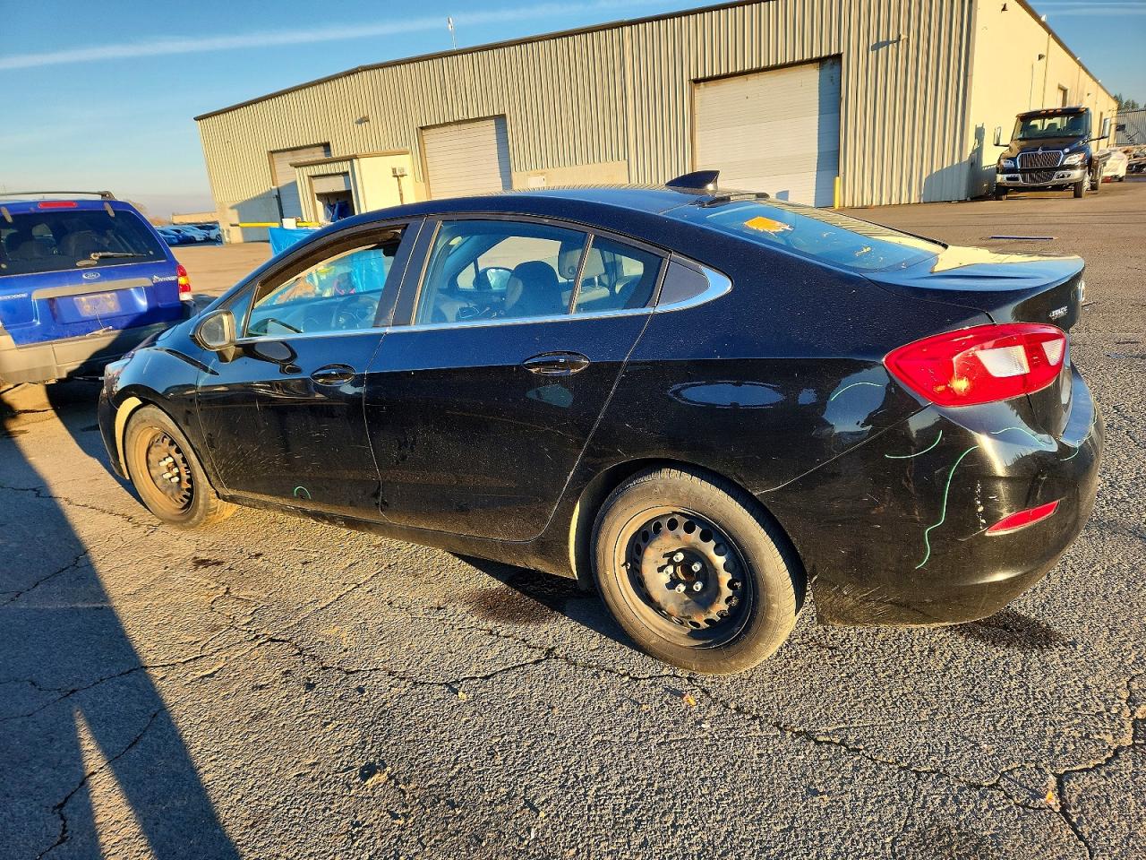 2017 CHEVROLET CRUZE LT photo 2
