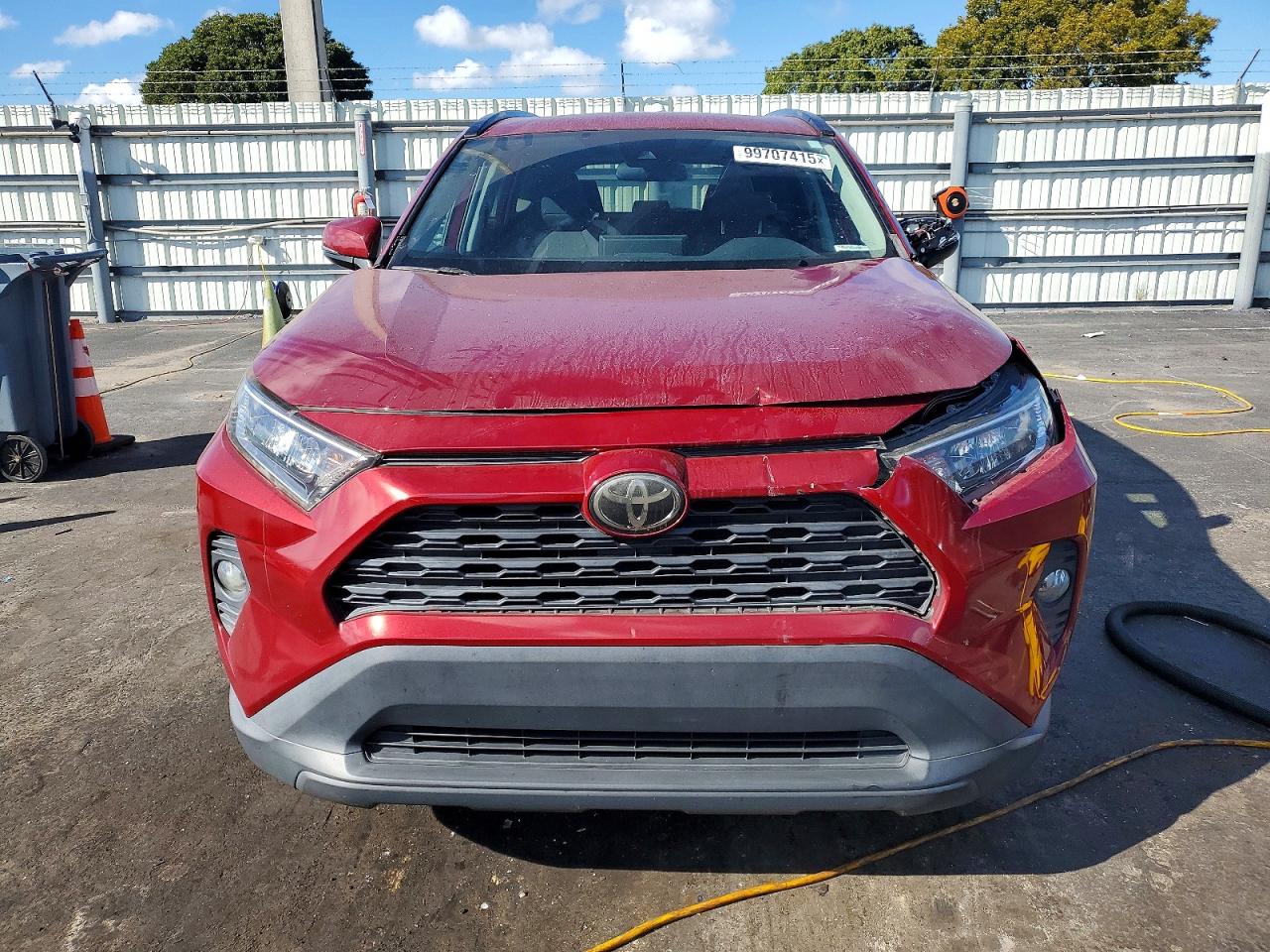 2019 TOYOTA RAV4 XLE photo 5