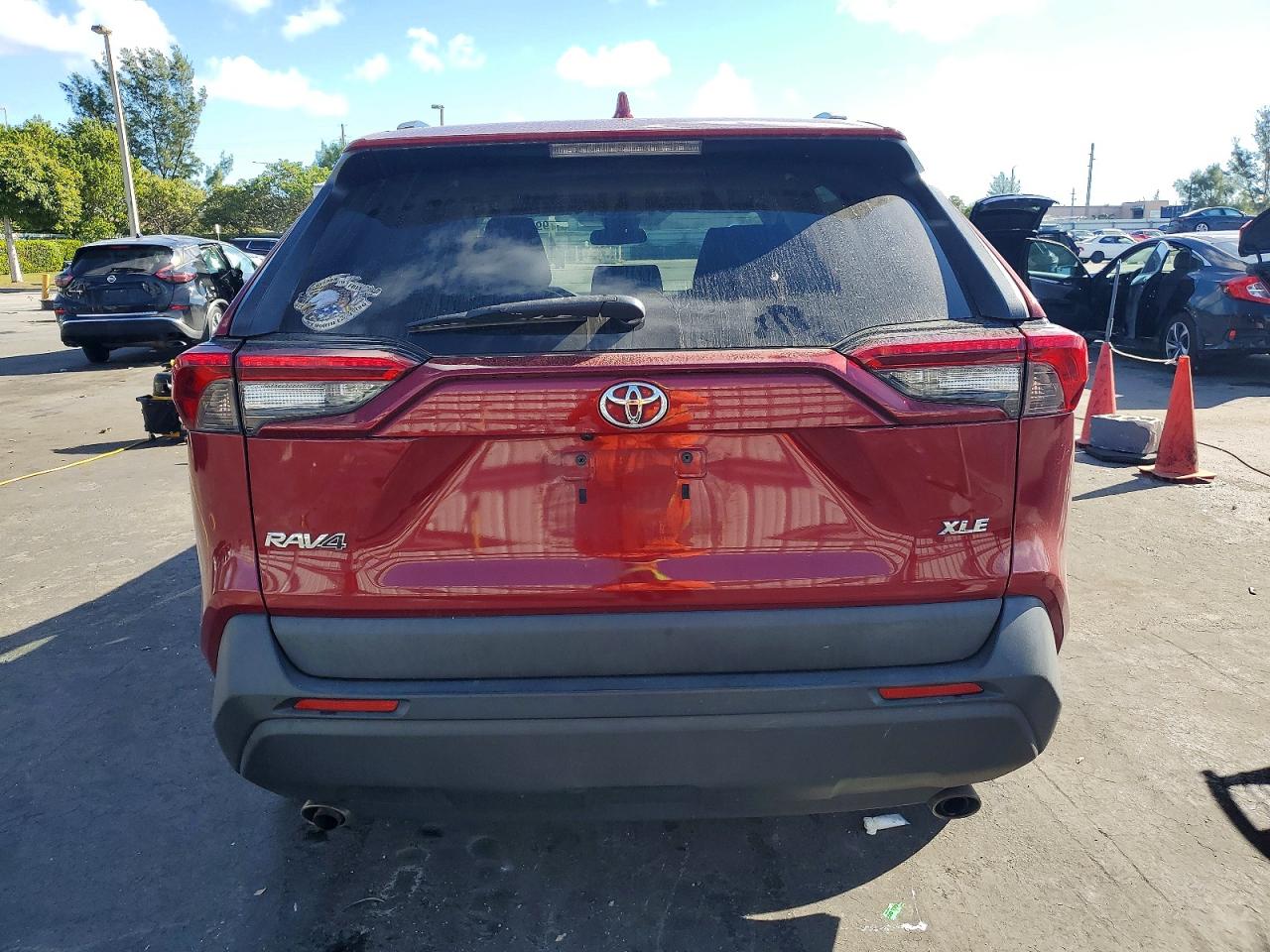 2019 TOYOTA RAV4 XLE photo 6