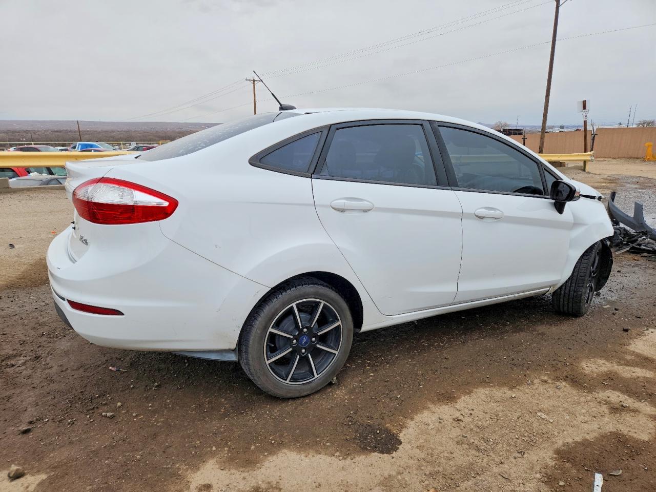 2015 FORD FIESTA SE photo 3