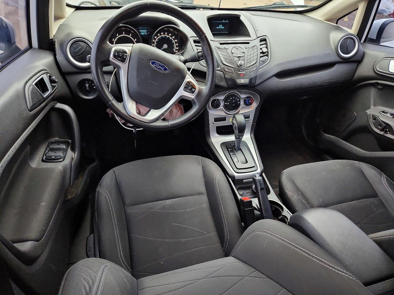 2015 FORD FIESTA SE photo 8