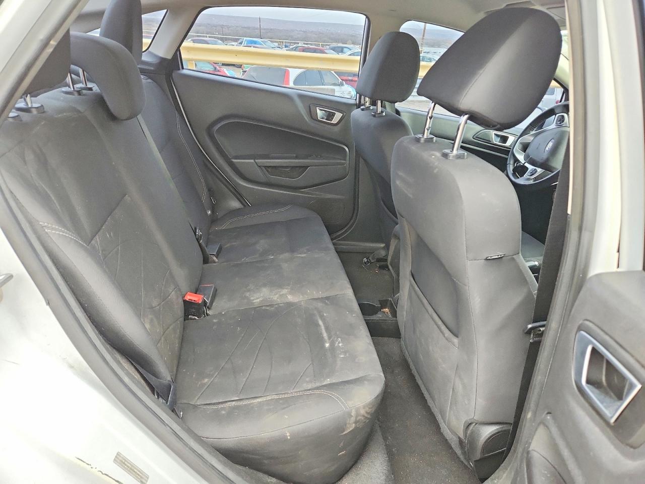 2015 FORD FIESTA SE photo 10