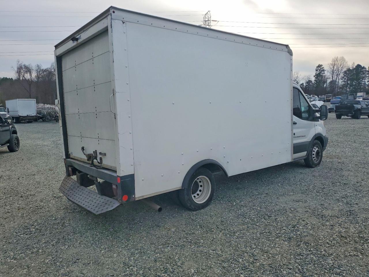 2016 FORD TRANSIT BOX TRUCK photo 3