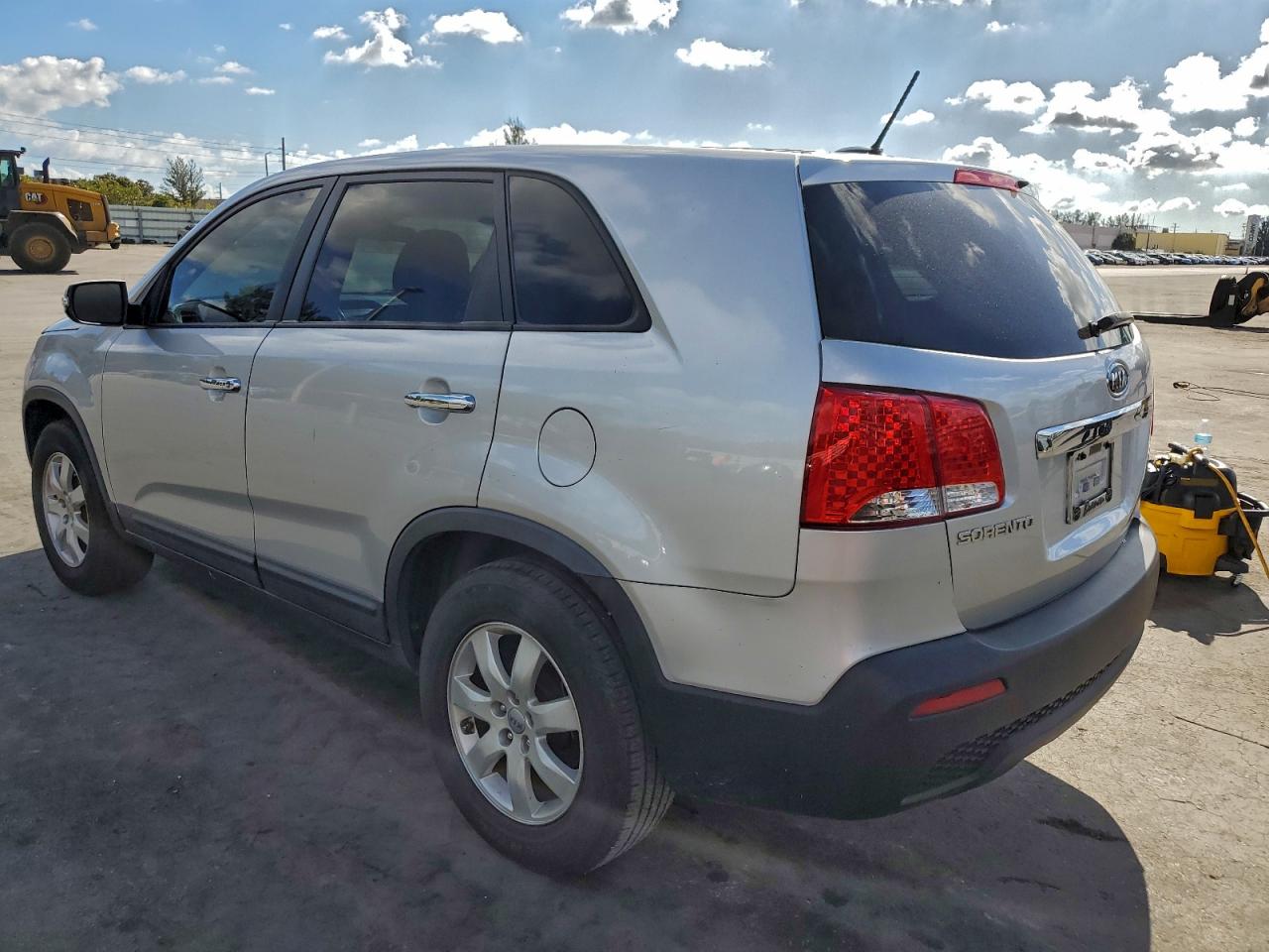 2012 KIA SORENTO BASE photo 2