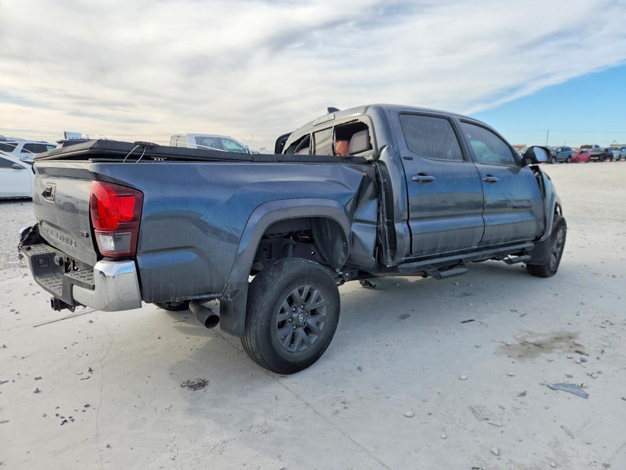 2022 TOYOTA TACOMA DOUBLE CAB photo 3