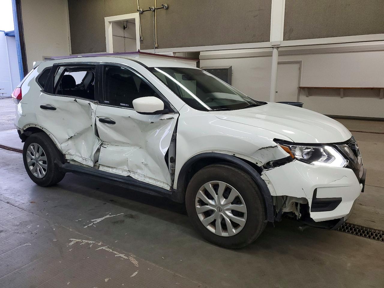 2017 NISSAN ROGUE S photo 4