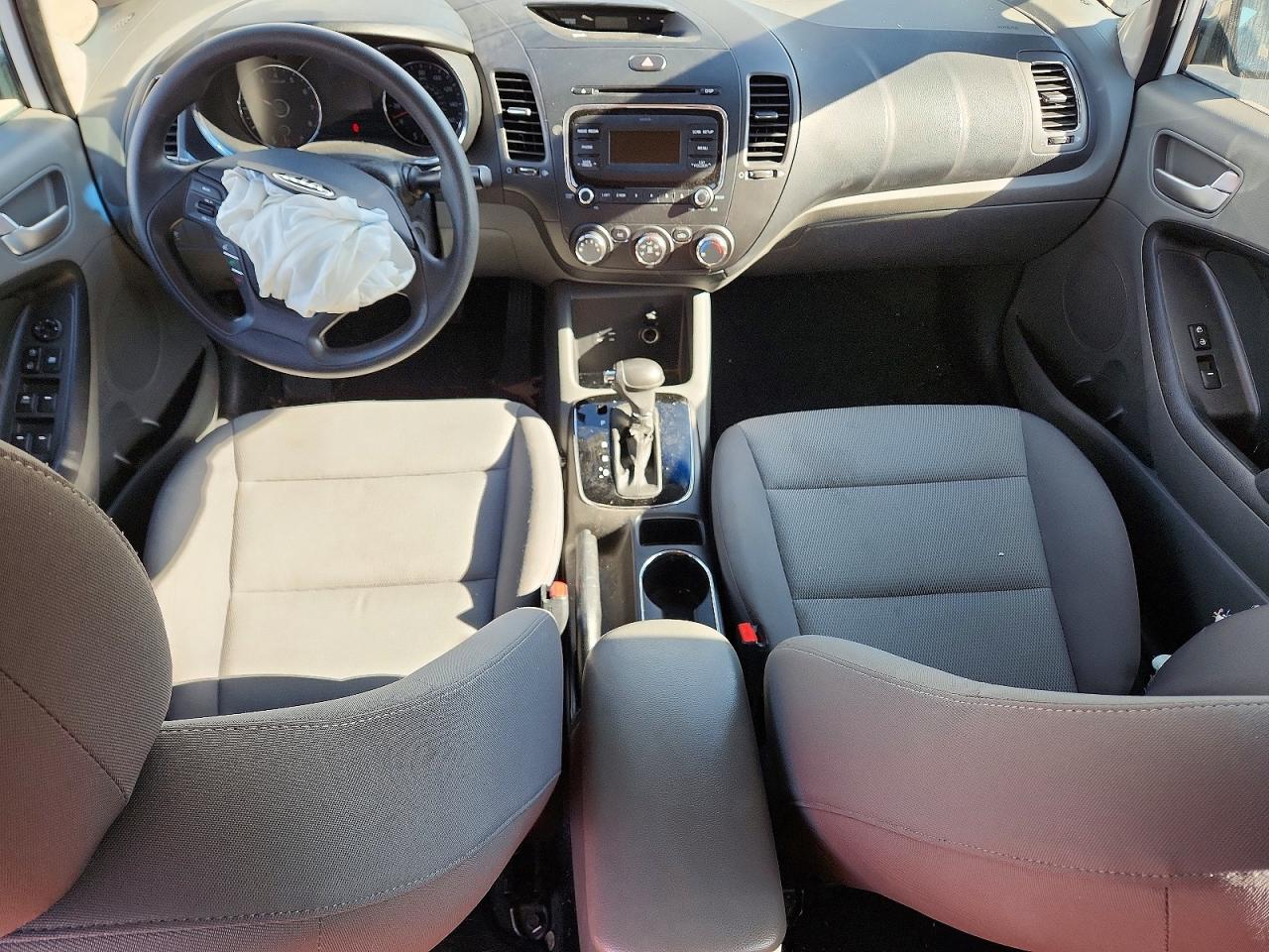 2017 KIA FORTE LX photo 8