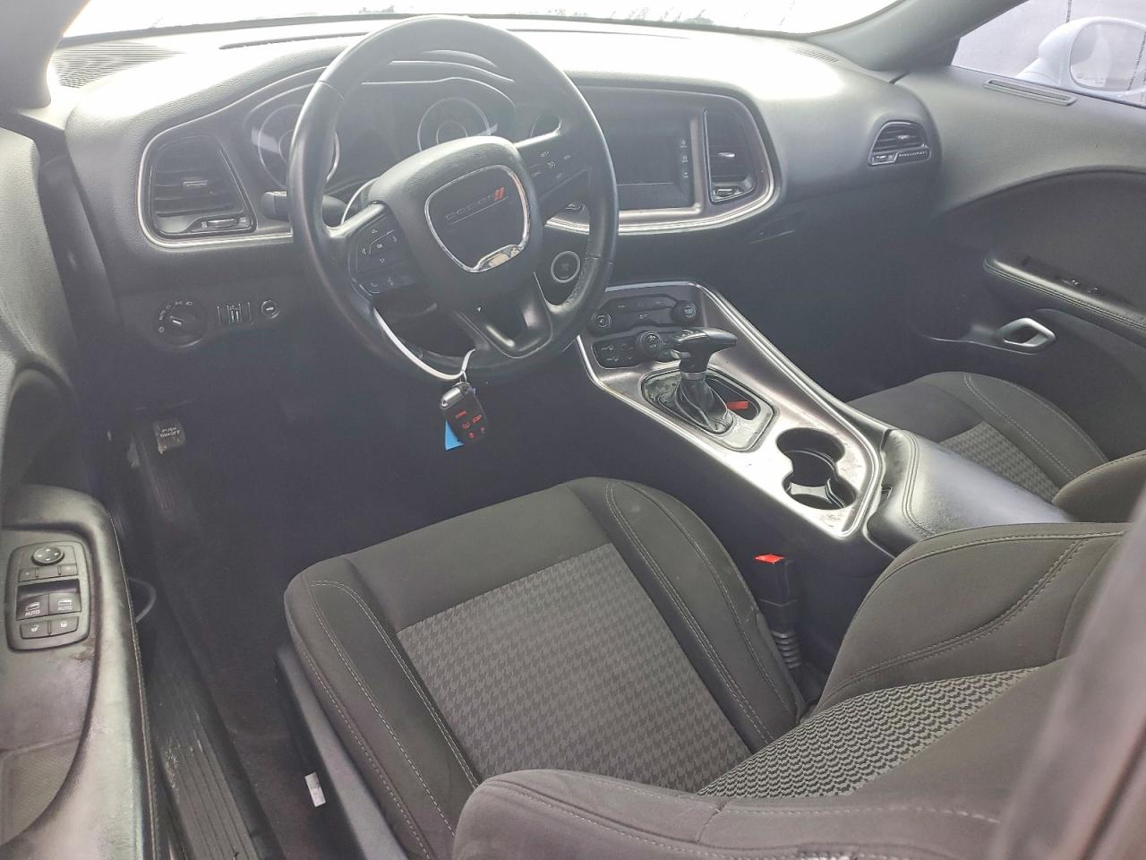 2016 DODGE CHALLENGER SXT photo 8