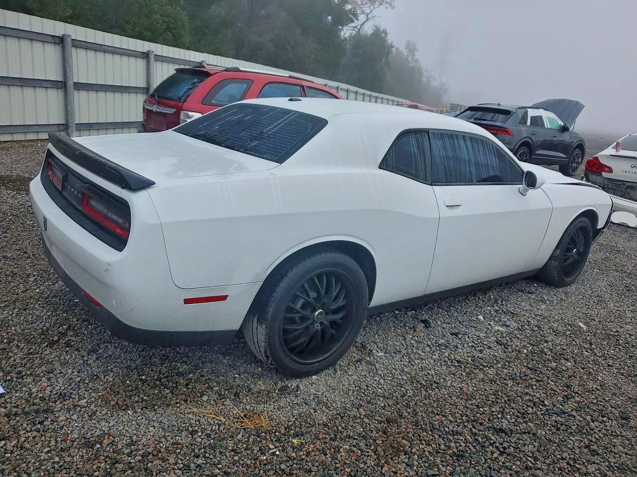 2016 DODGE CHALLENGER SXT photo 3