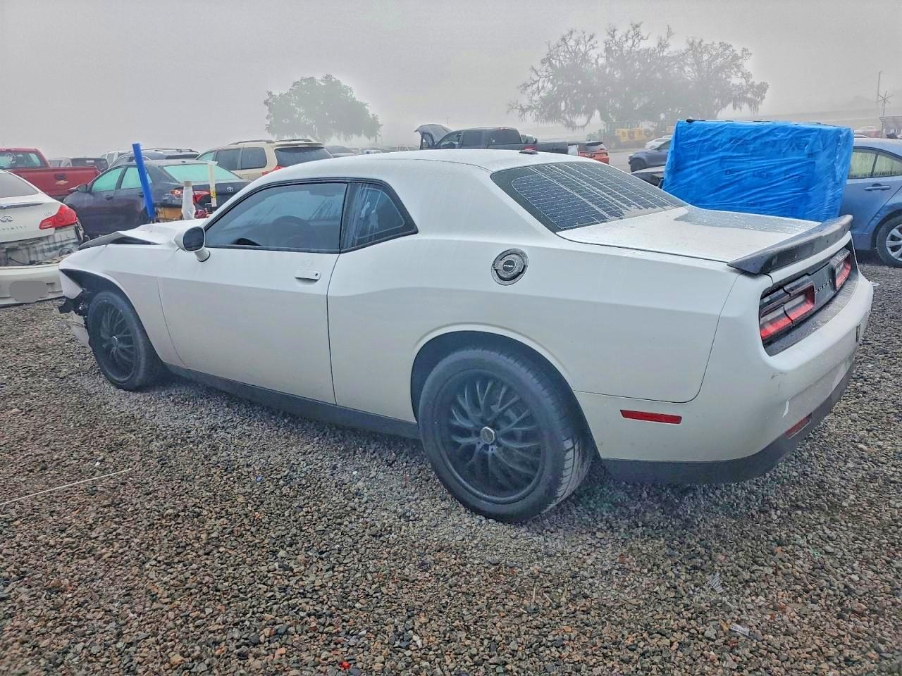 2016 DODGE CHALLENGER SXT photo 2