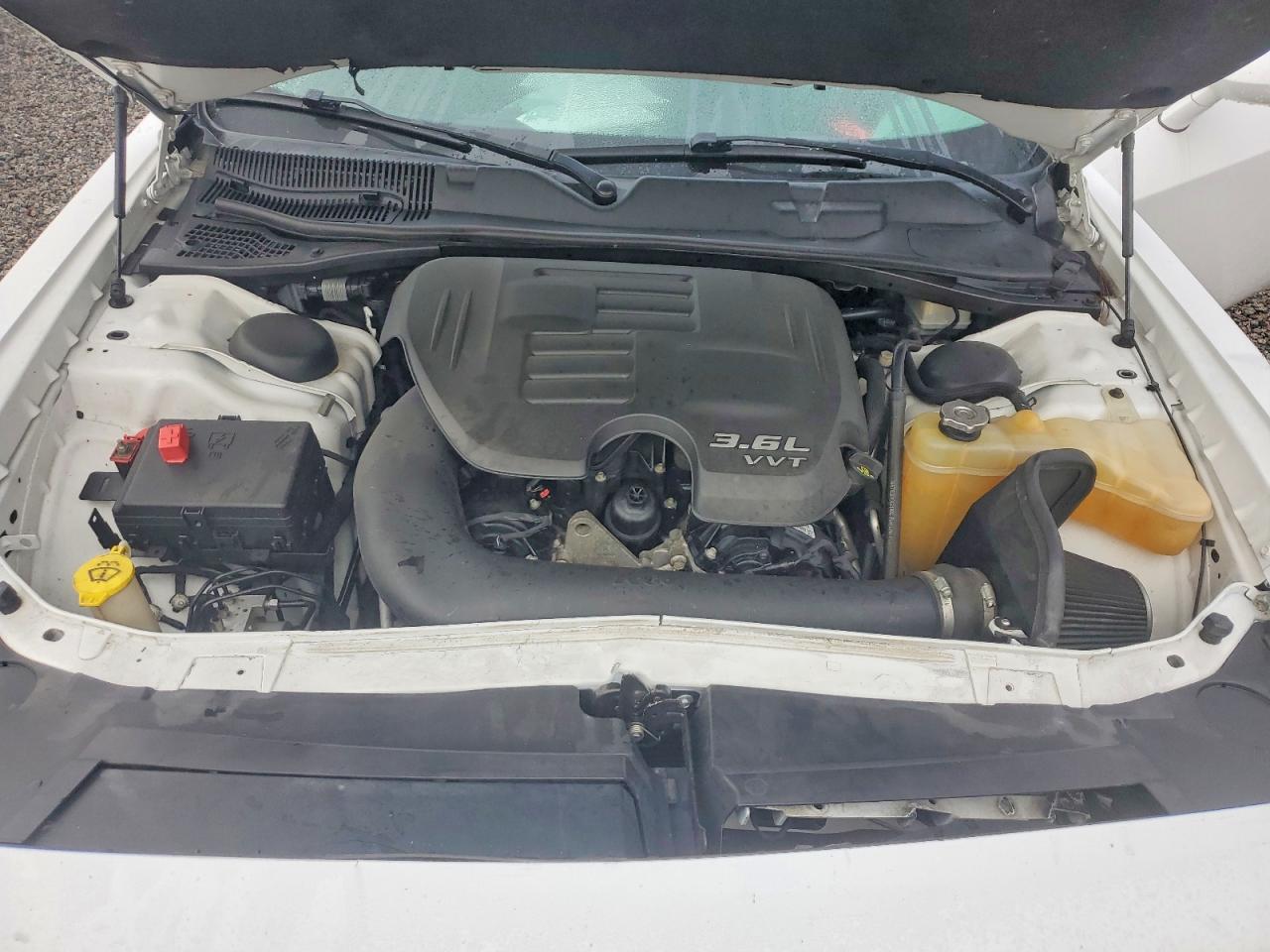 2016 DODGE CHALLENGER SXT photo 11