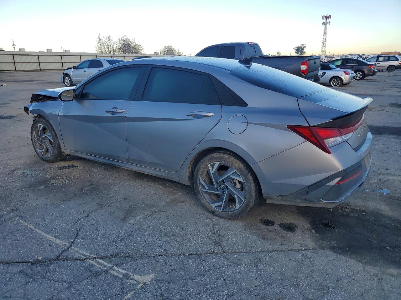 2025 HYUNDAI ELANTRA SEL SPORT photo 2