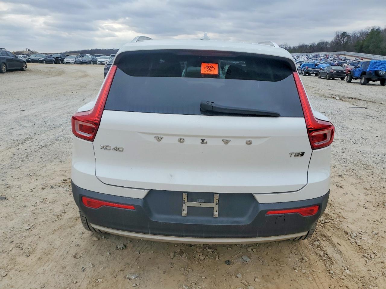 2019 VOLVO XC40 T5 MOMENTUM photo 6