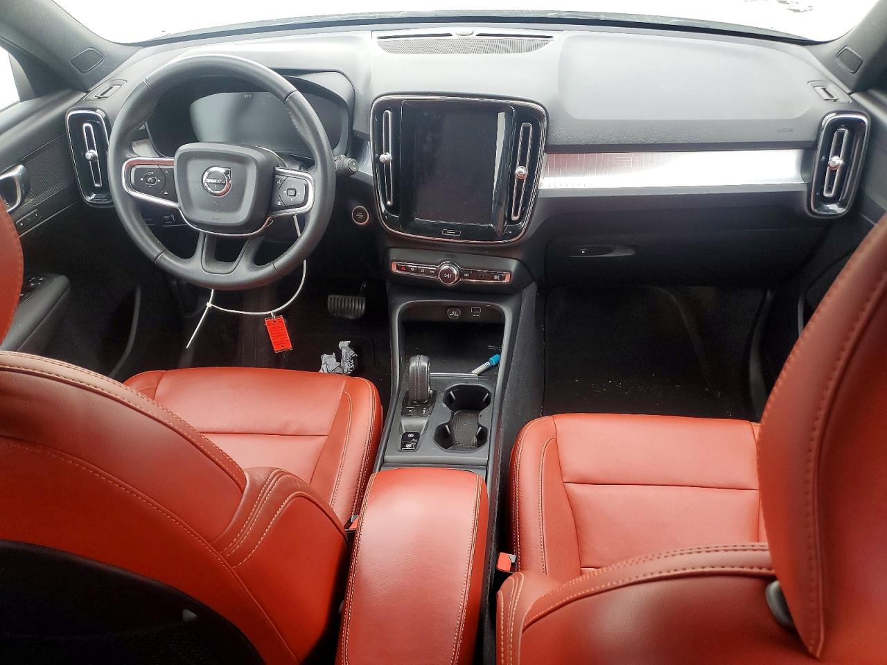 2019 VOLVO XC40 T5 MOMENTUM photo 8