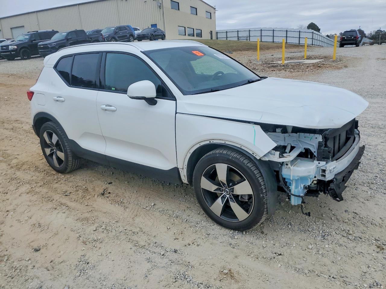 2019 VOLVO XC40 T5 MOMENTUM photo 4