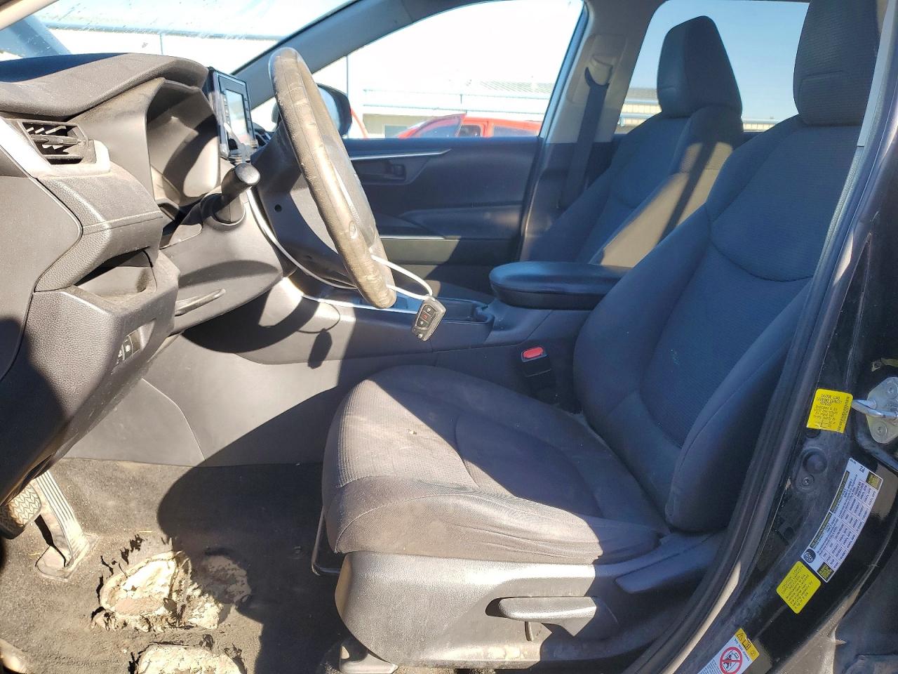 2019 TOYOTA RAV4 LE photo 7