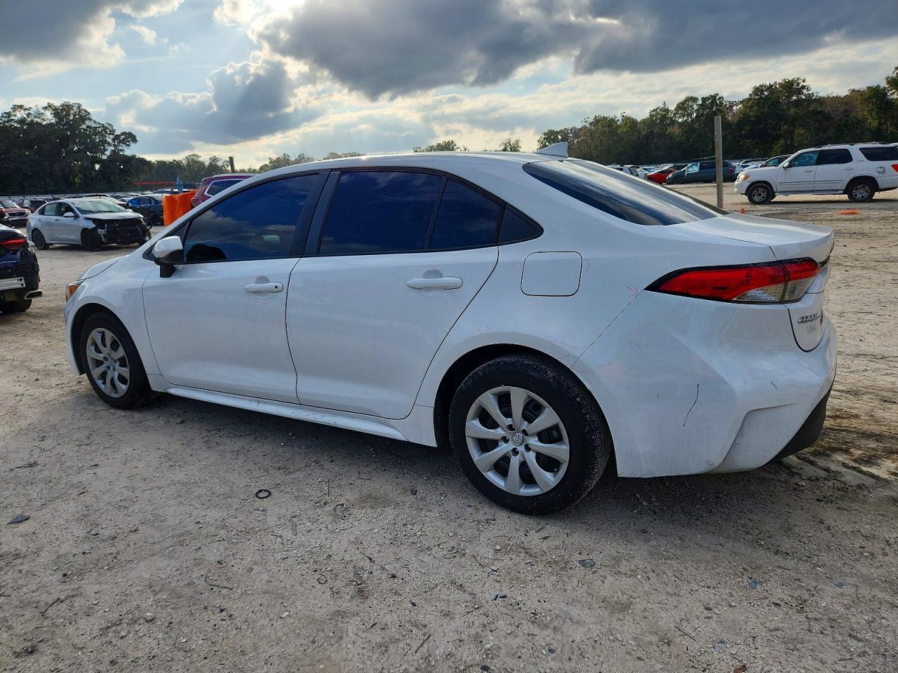 2024 TOYOTA COROLLA LE photo 2