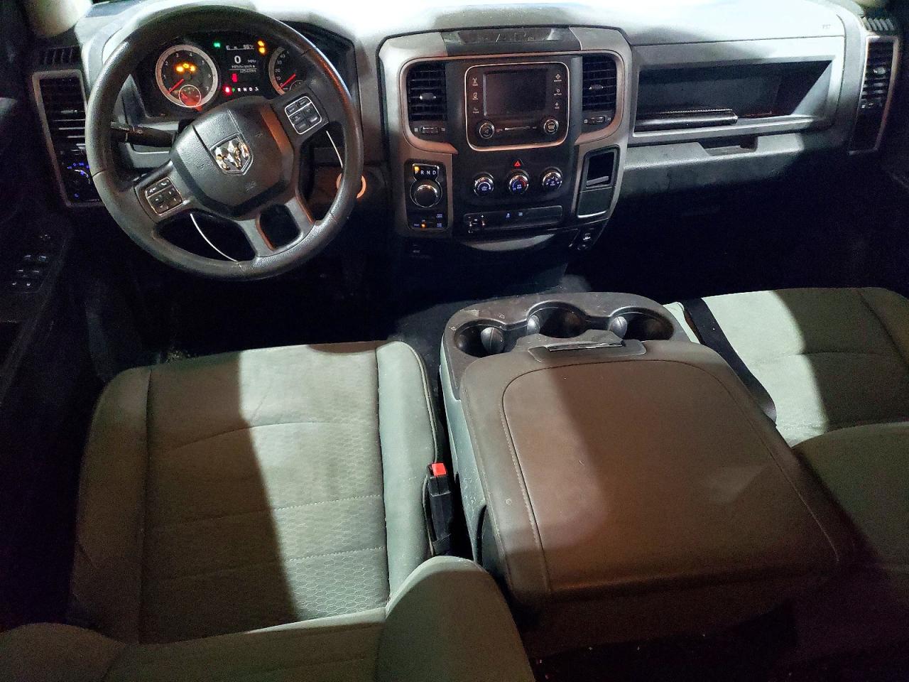 2014 RAM 1500 ST photo 8