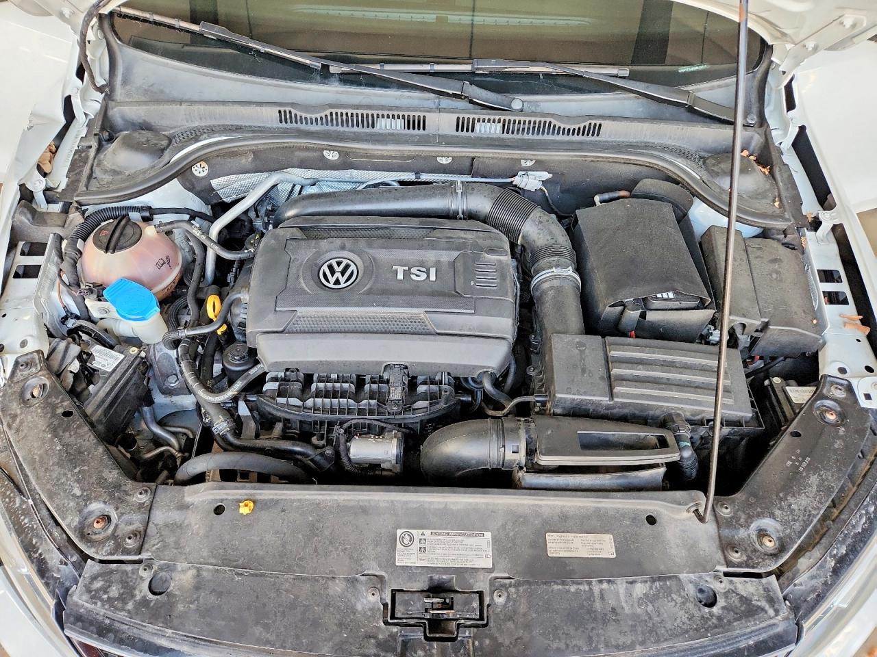 2016 VOLKSWAGEN JETTA GLI photo 11